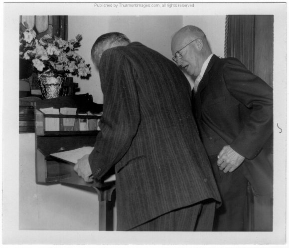 Eisenhower_McMillan_Thurmont_03-22-1959 002 GWW