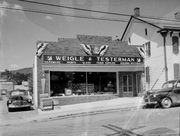 1951 Bicentennial Storefront Decorations 005A JAK