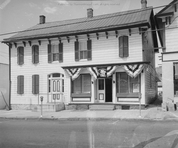 1951 Bicentennial Storefront Decorations 006A JAK