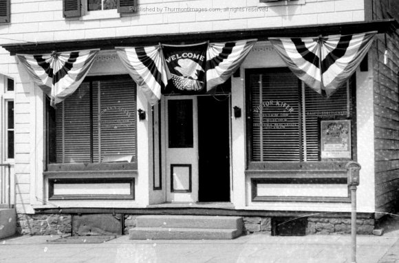 1951 Bicentennial Storefront Decorations 006B JAK