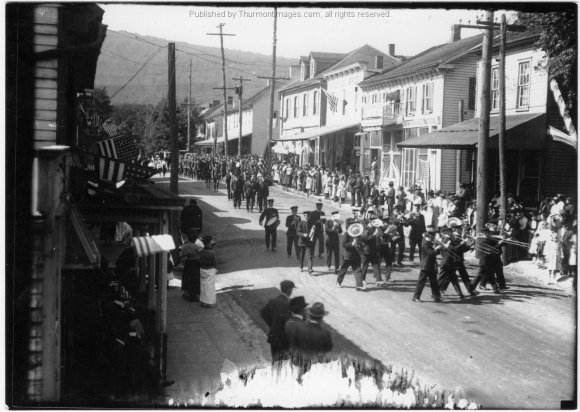 Parade East Main Street Homecoming WW1 Rouzer 001A GWW